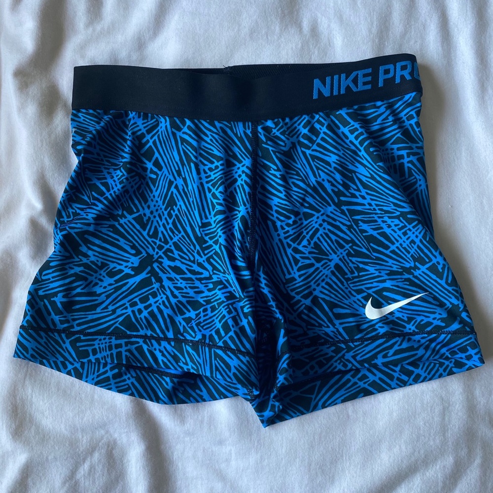 NIKE PRO women’s shorts